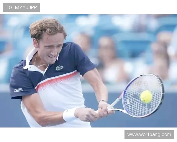 足球场上的矮个子明星们他们如何突破身高限制成就辉煌职业生涯