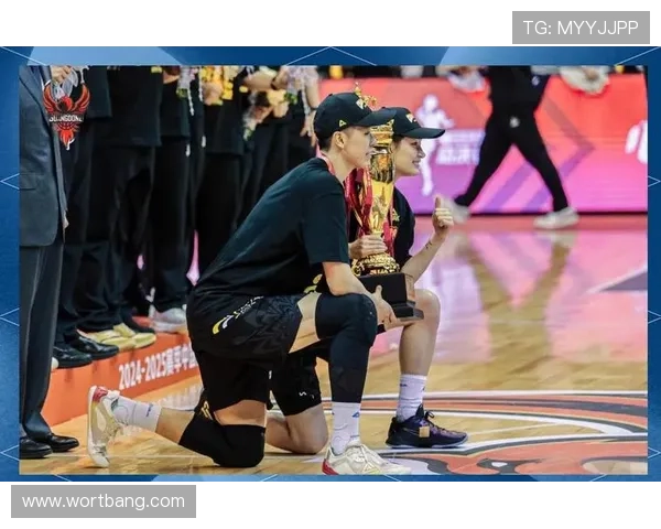 杭州篮球队逆袭之路揭秘精英赛特别报道展现团队拼搏精神与战术智慧